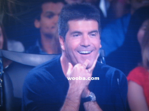 Simon Cowell Flipping Off Sanjaya or Seacrest